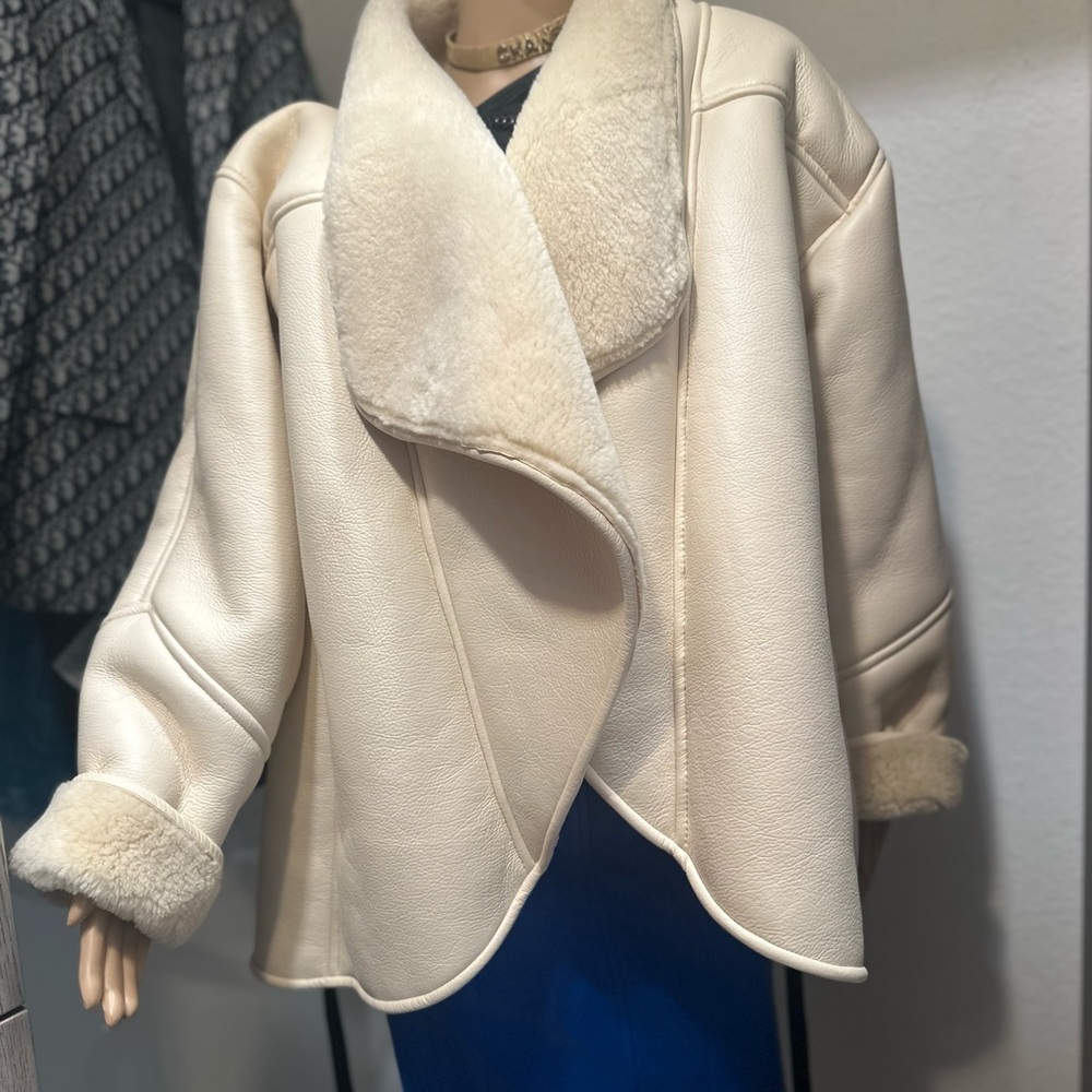 Beautiful- Xl  leather  and fur inside off  white  warm  winter jacket